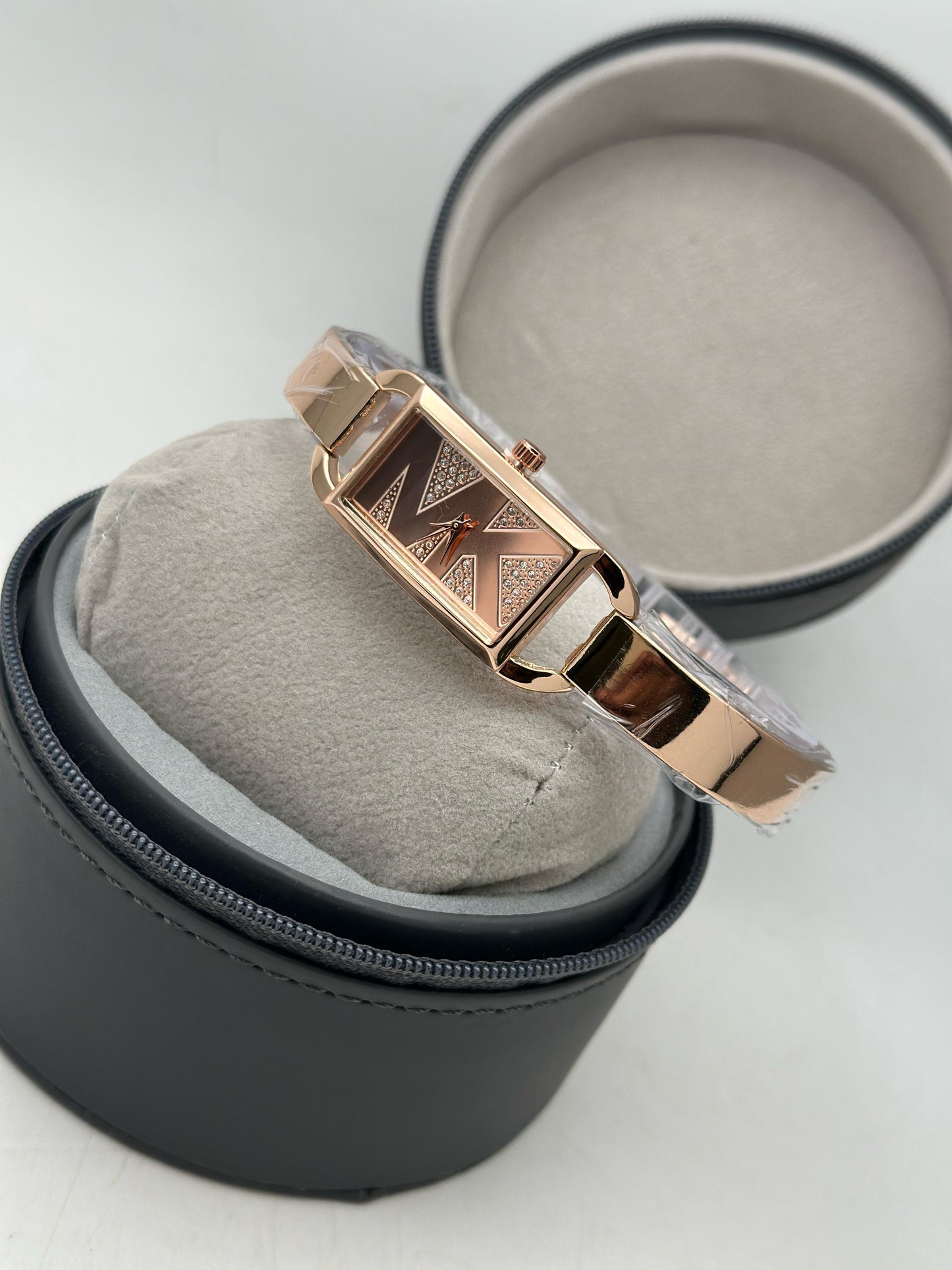 Luxurious Designer Elegant Women Watch-šššš šššš (ššššššš šš
š
šš)