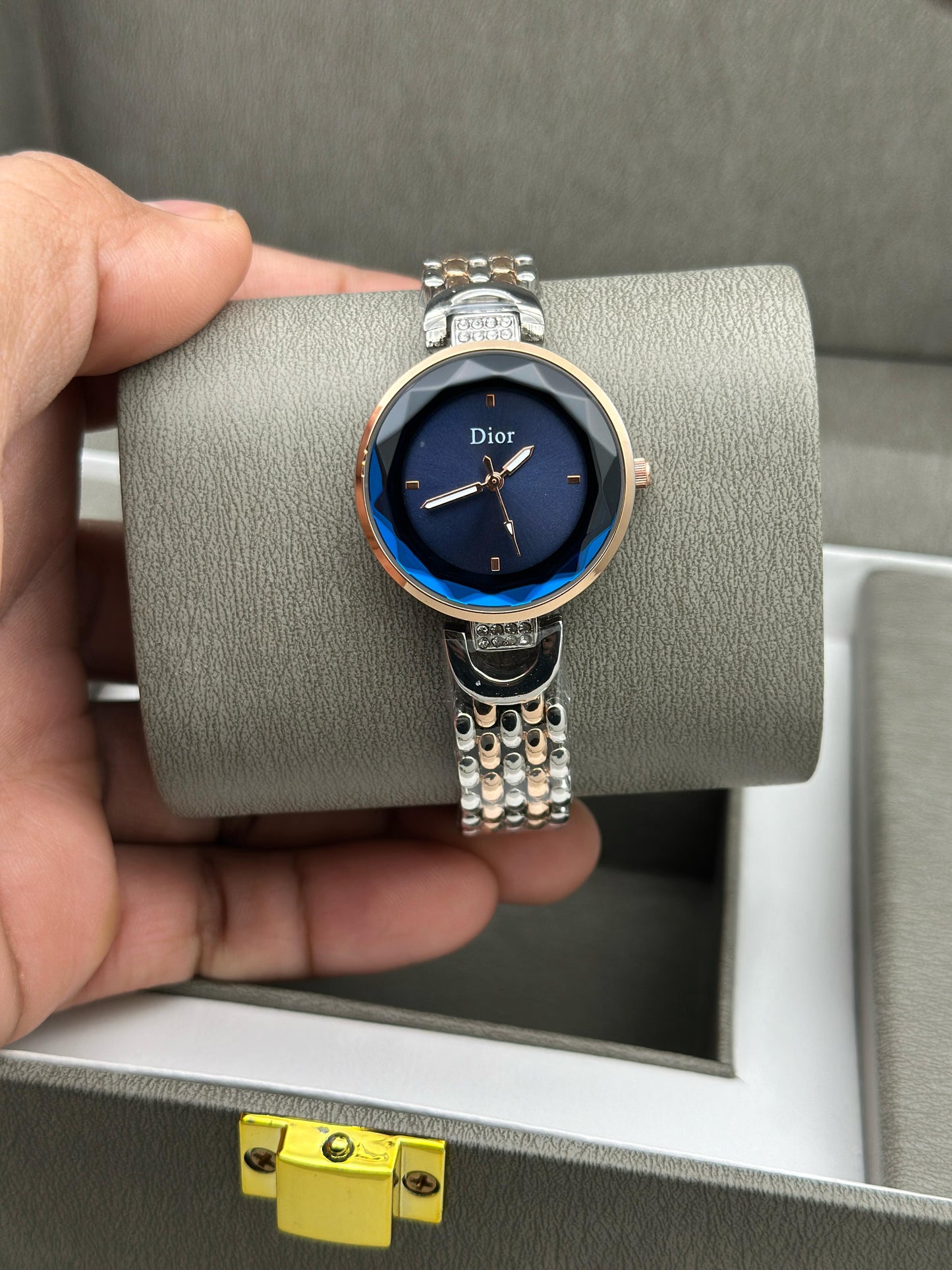 Luxurious Designer Elegant Women Watch-šššš šššš (ššššššš šš
š
šš)