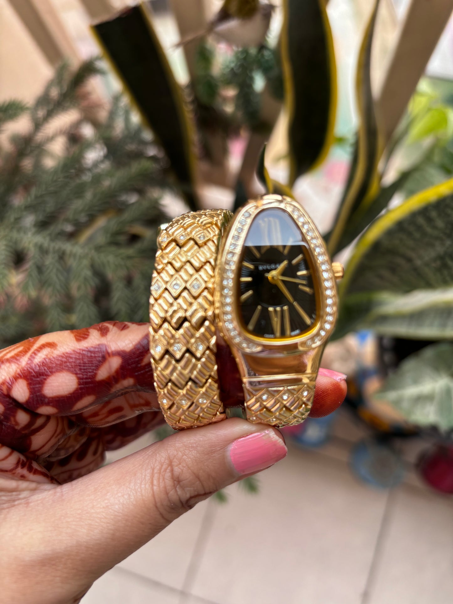 Luxurious Designer Women Watch - 𝐌𝐄𝐆𝐀 𝐒𝐀𝐋𝐄 ( 𝐋𝐈𝐌𝐈𝐓𝐄𝐃 𝐎𝐅𝐅𝐄𝐑)