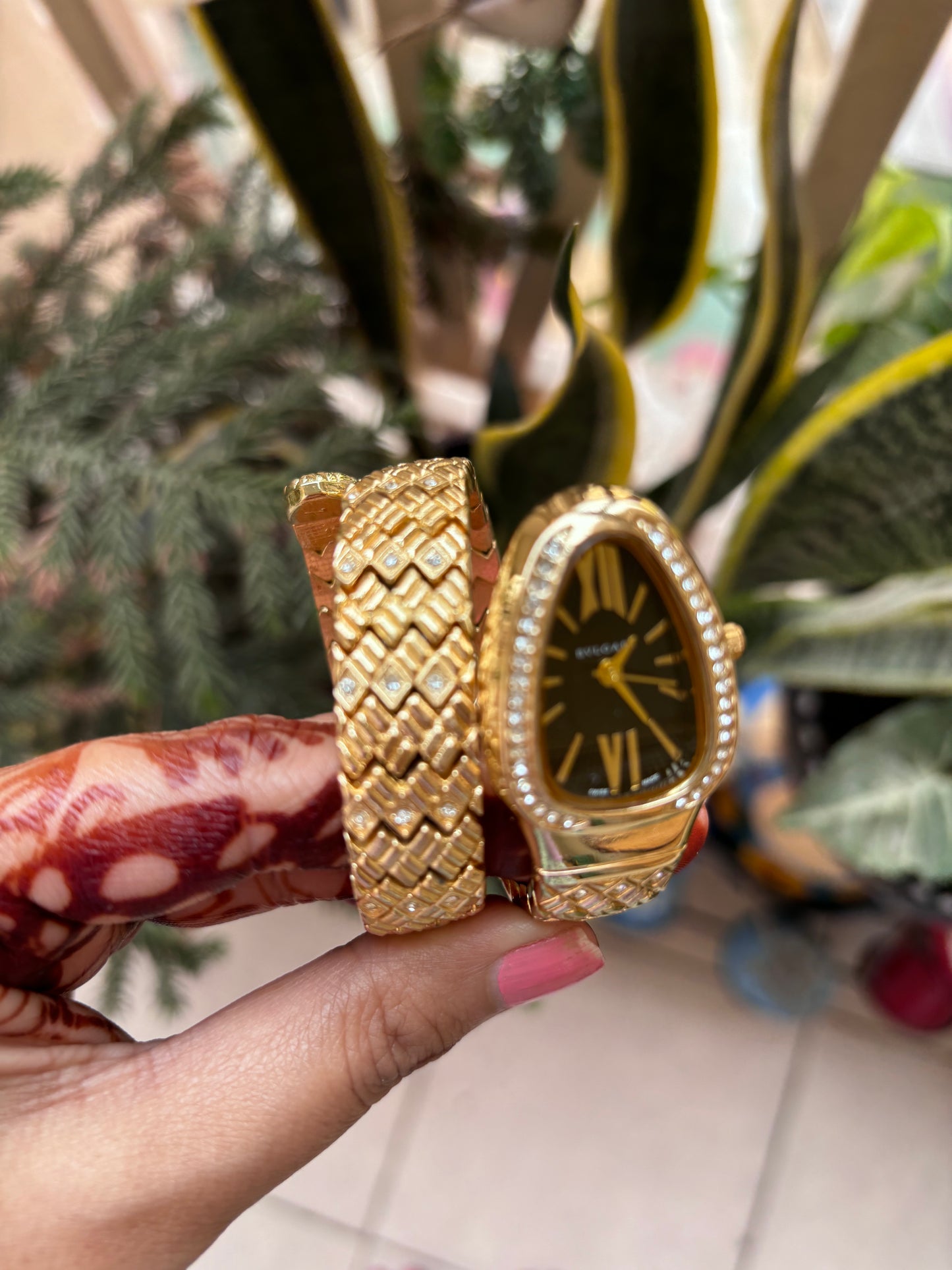 Luxurious Designer Women Watch - 𝐌𝐄𝐆𝐀 𝐒𝐀𝐋𝐄 ( 𝐋𝐈𝐌𝐈𝐓𝐄𝐃 𝐎𝐅𝐅𝐄𝐑)