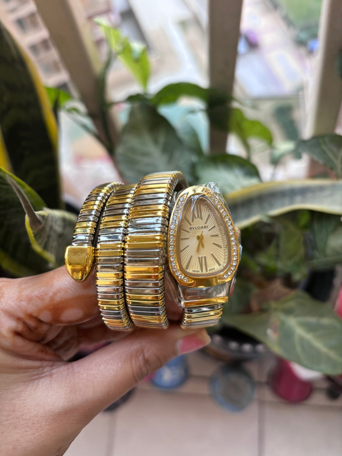 Luxurious Designer Women Watch - 𝐌𝐄𝐆𝐀 𝐒𝐀𝐋𝐄 ( 𝐋𝐈𝐌𝐈𝐓𝐄𝐃 𝐎𝐅𝐅𝐄𝐑)