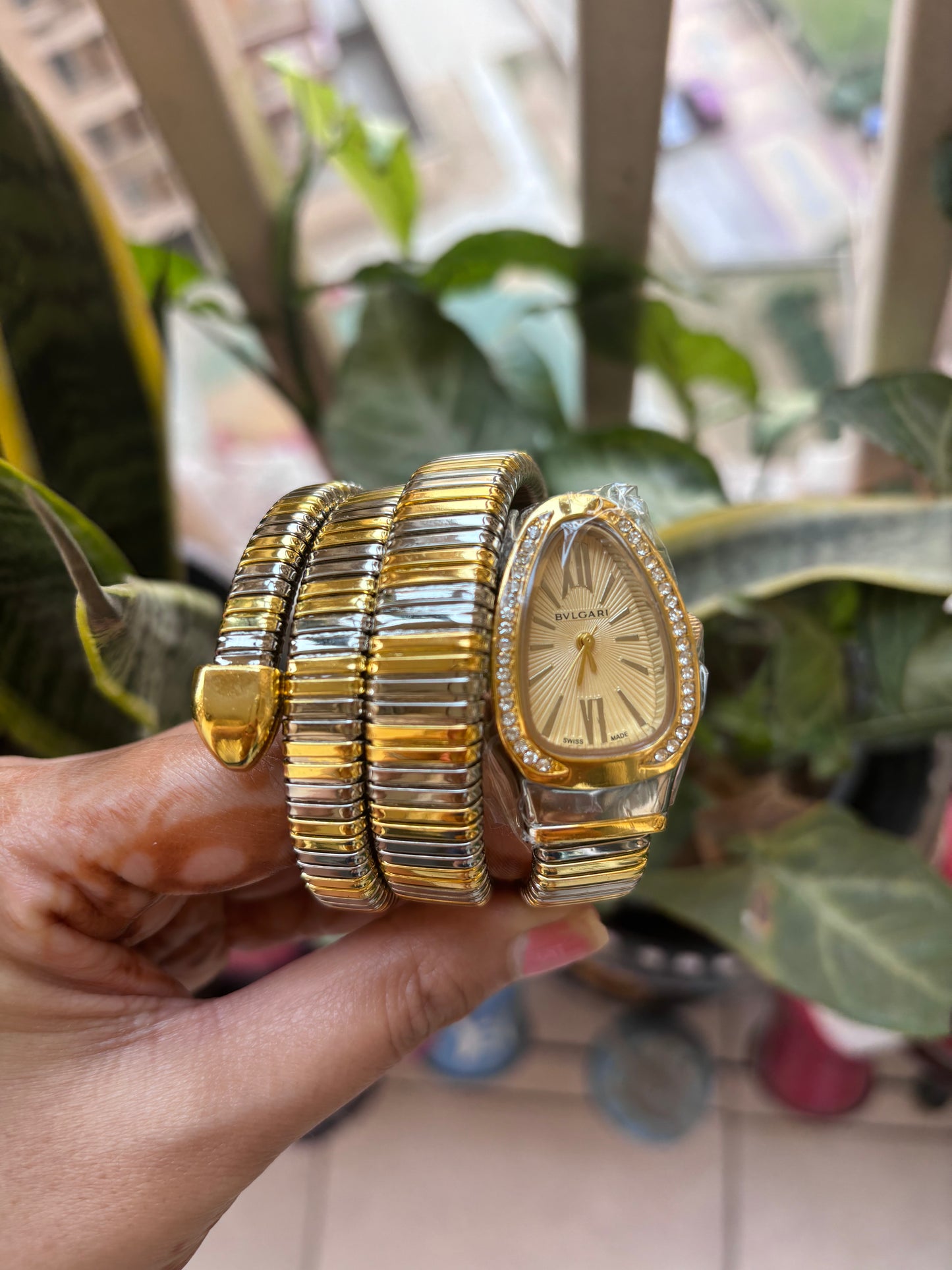 Luxurious Designer Women Watch - 𝐌𝐄𝐆𝐀 𝐒𝐀𝐋𝐄 ( 𝐋𝐈𝐌𝐈𝐓𝐄𝐃 𝐎𝐅𝐅𝐄𝐑)