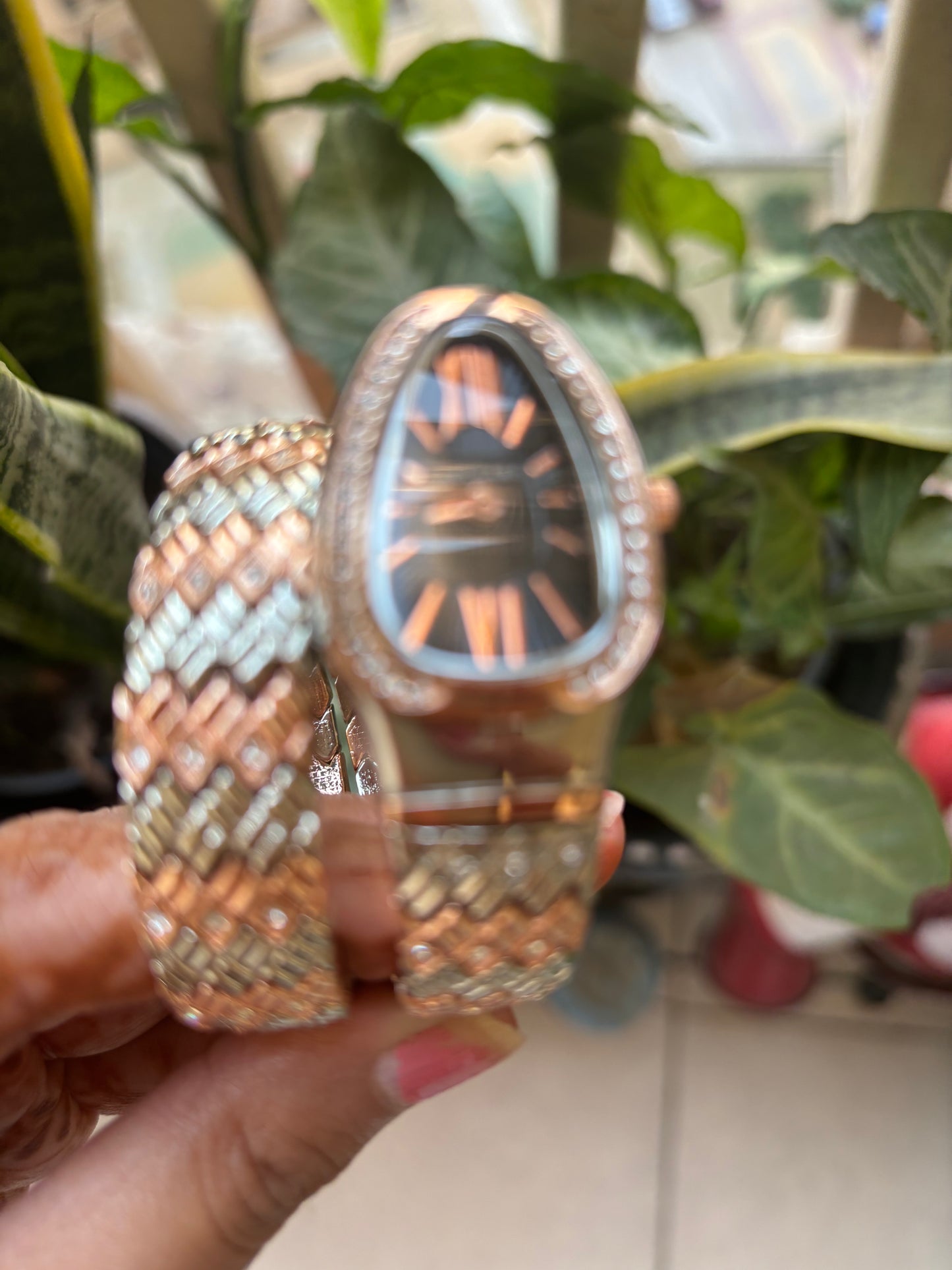 Luxurious Designer Women Watch - 𝐌𝐄𝐆𝐀 𝐒𝐀𝐋𝐄 ( 𝐋𝐈𝐌𝐈𝐓𝐄𝐃 𝐎𝐅𝐅𝐄𝐑)