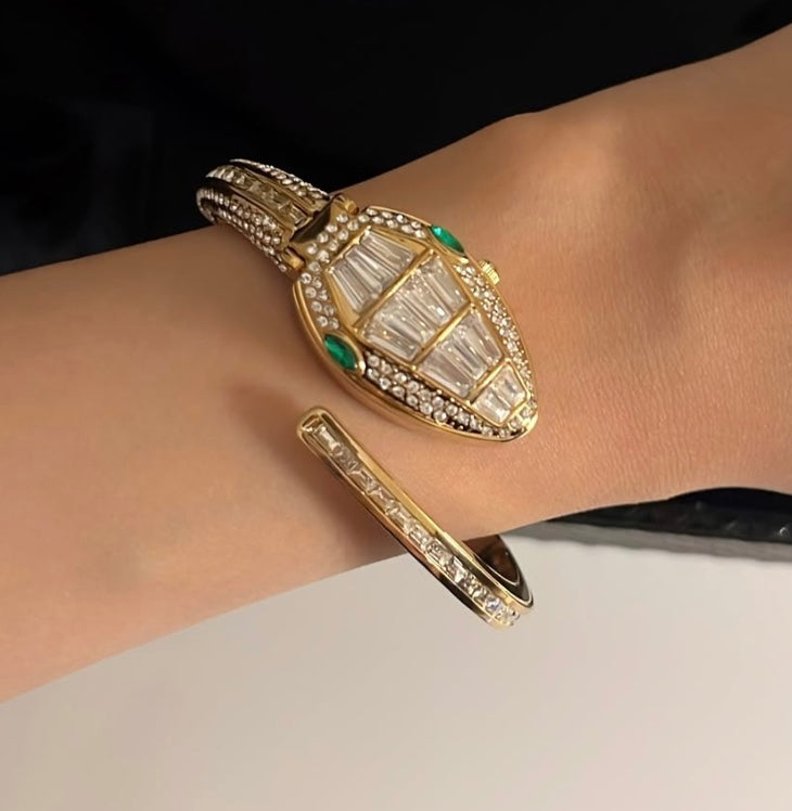 𝐑𝐞𝐬𝐭𝐨𝐜𝐤𝐞𝐝 𝐀𝐠𝐚𝐢𝐧 𝐁𝐞𝐜𝐚𝐮𝐬𝐞 𝐨𝐟 𝐇𝐢𝐠𝐡 𝐃𝐞𝐦𝐚𝐧𝐝-Luxurious Designer Women Watch -  𝐌𝐄𝐆𝐀 𝐒𝐀𝐋𝐄 ( 𝐋𝐈𝐌𝐈𝐓𝐄𝐃 𝐎𝐅𝐅𝐄𝐑)