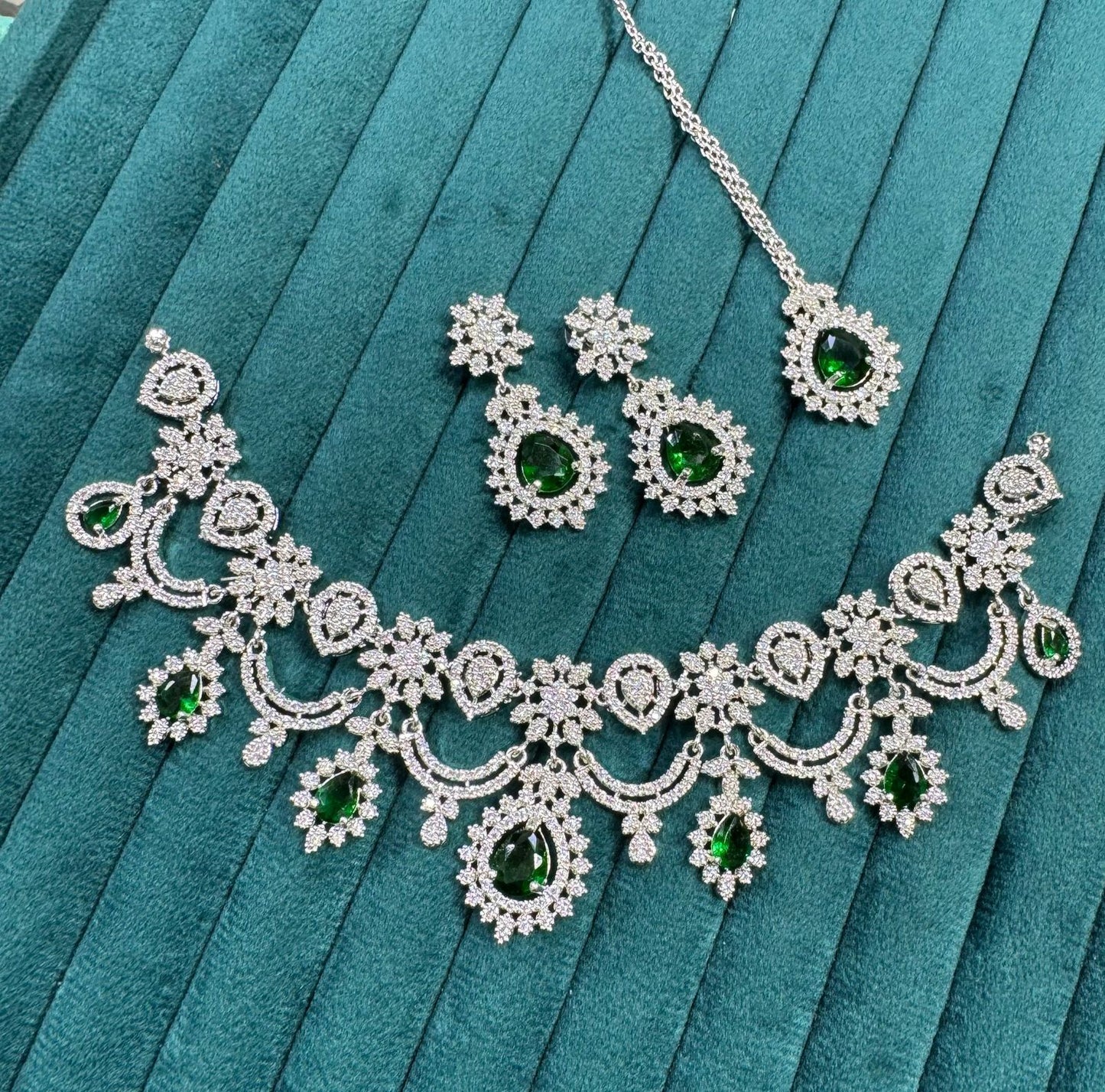 Veshakart Premium Handcrafted American Diamond Necklace Set