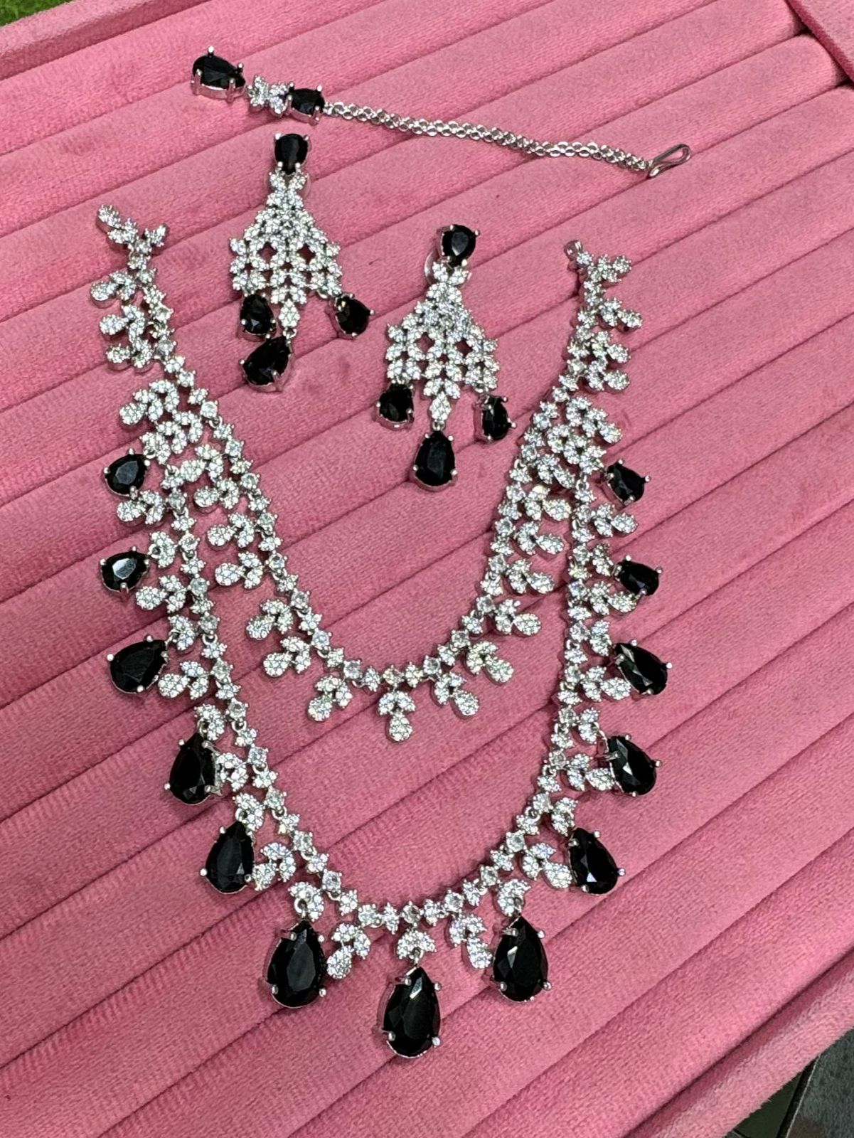 Veshakart Premium Handcrafted American Diamond Necklace Set