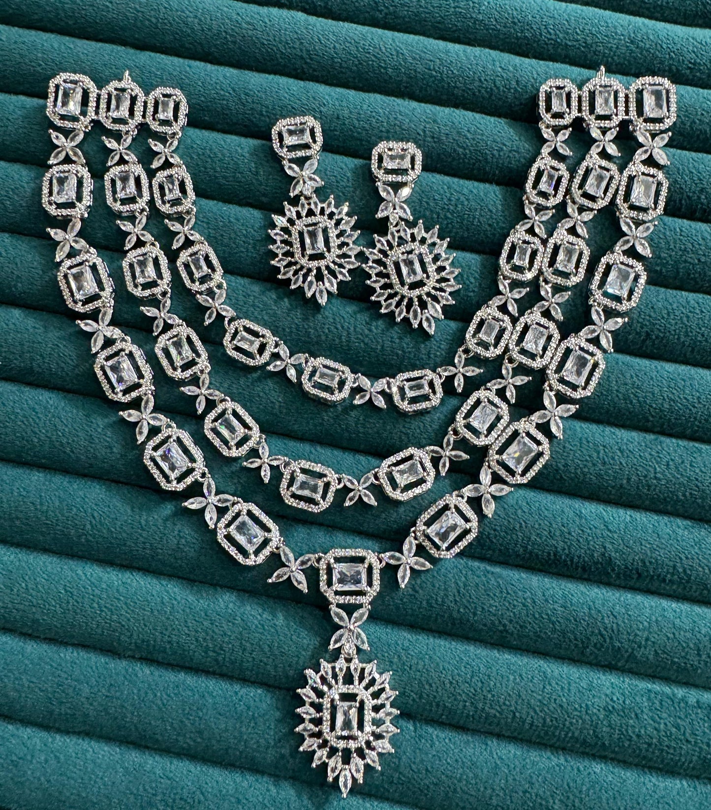 Veshakart Premium Handcrafted American Diamond Necklace Set