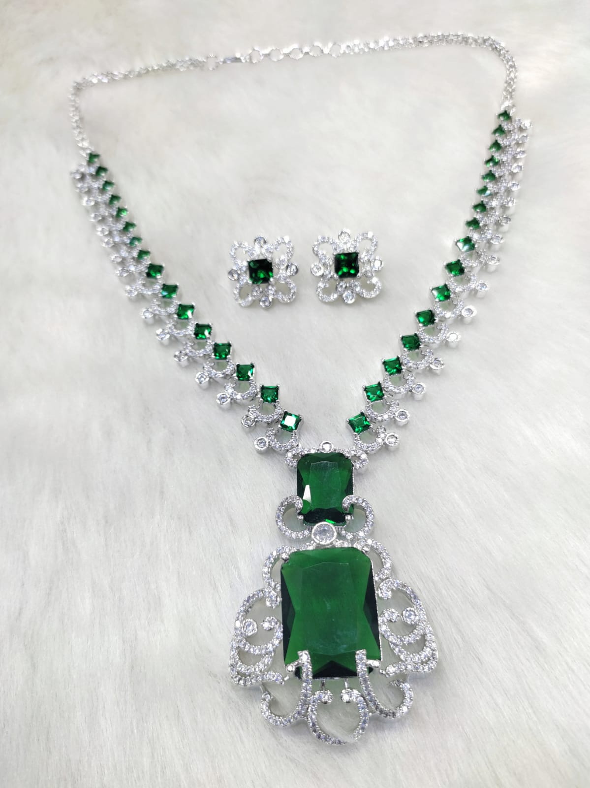 Neeta Ambani Inspired Veshakart Premium Handcrafted AD Necklace Set