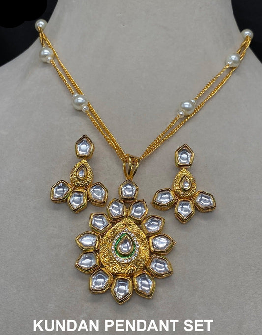 Premium Handcrafted Kundan Pendent Set