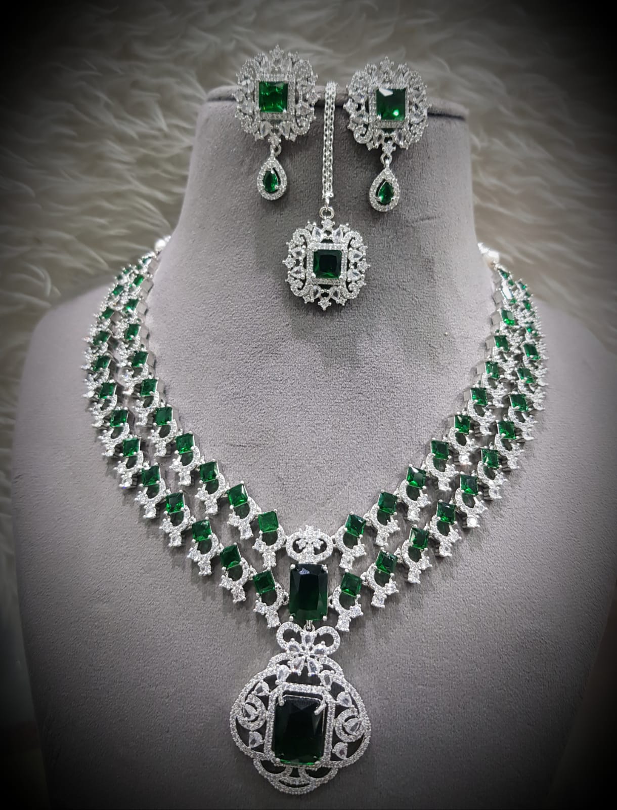 Neeta Ambani Inspired Veshakart Premium Handcrafted AD Necklace Set