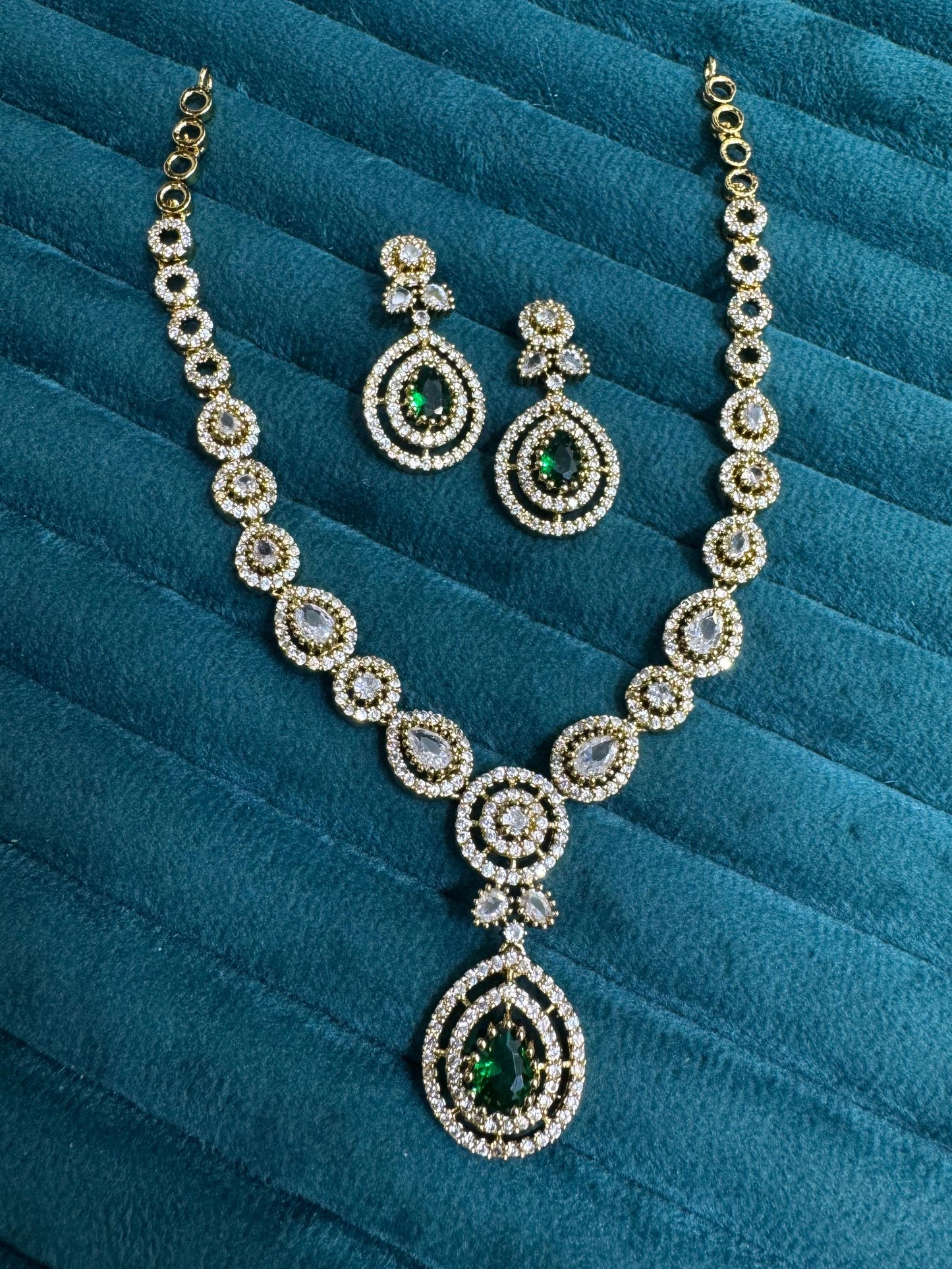 Veshakart Premium Handcrafted American Diamond Necklace Set With Chain