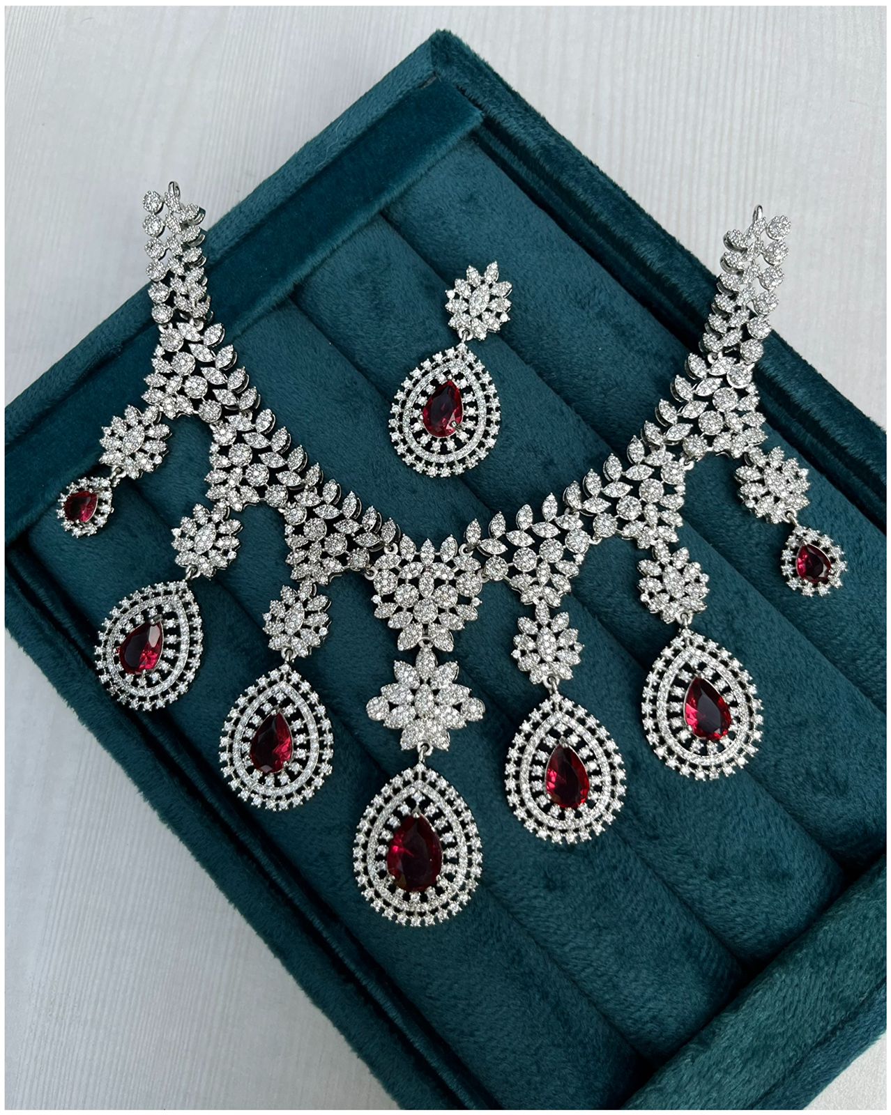 Veshakart Premium Handcrafted American Diamond Necklace Set