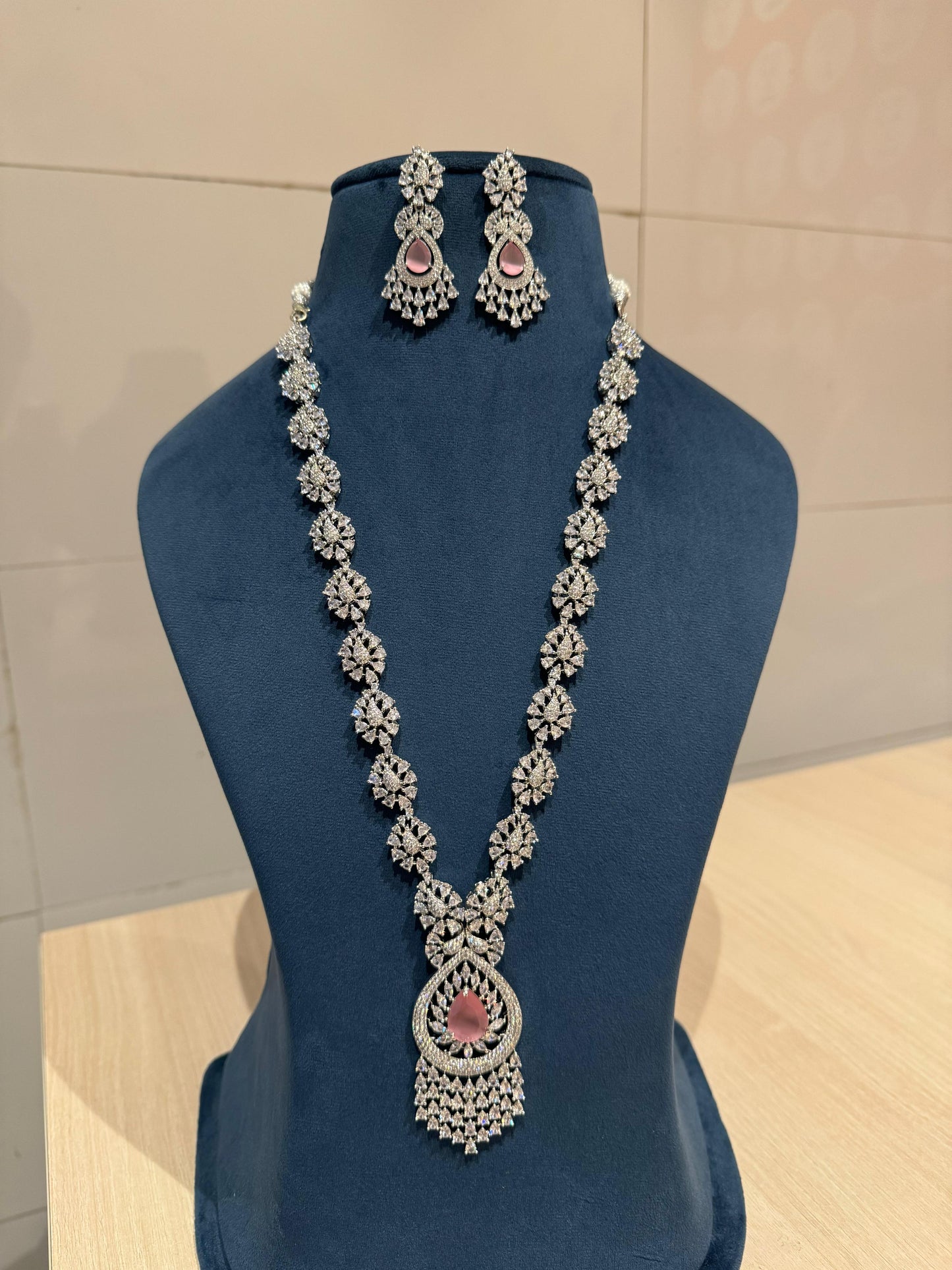 Veshakart Premium Handcrafted American Diamond Necklace Set