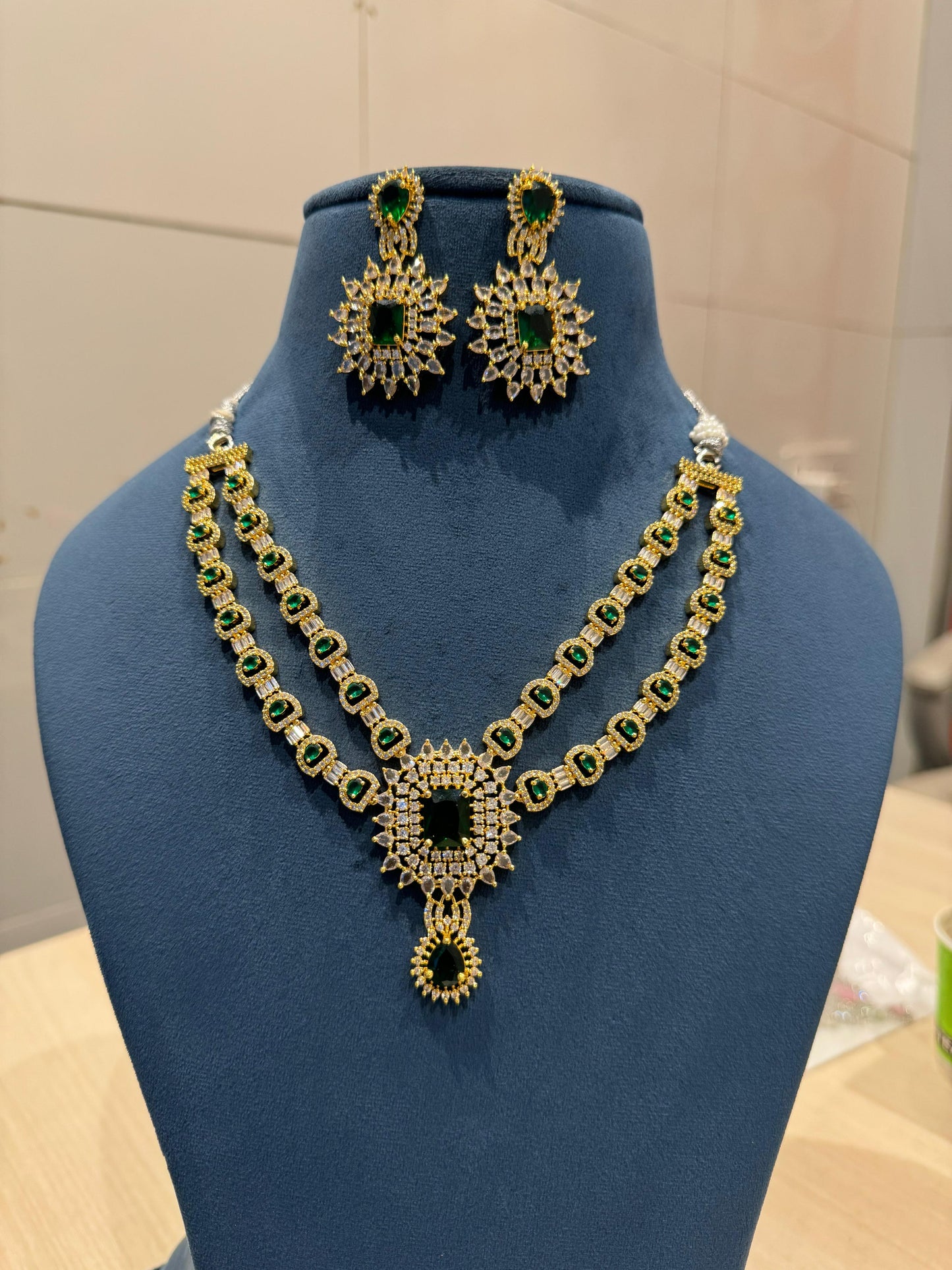 Veshakart Premium Handcrafted American Diamond Necklace Set