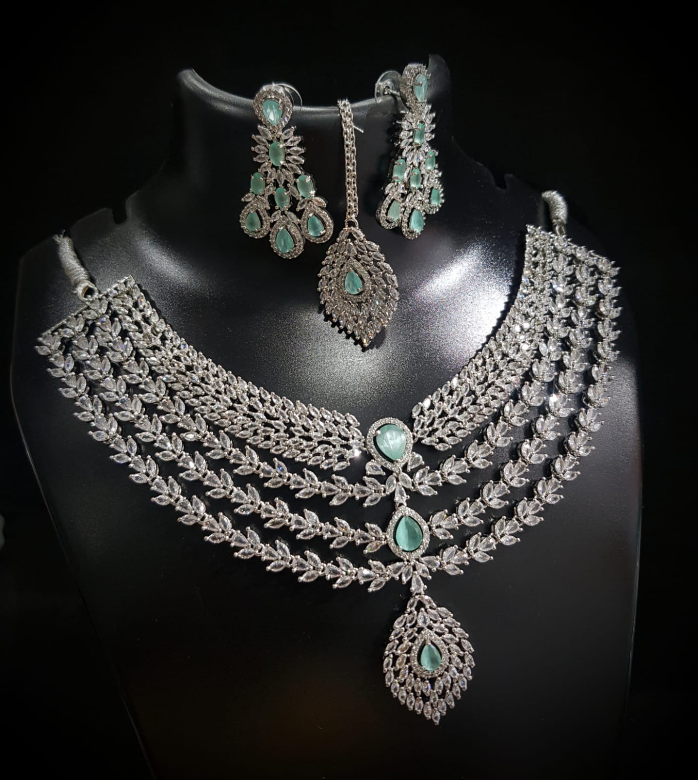 Veshakart Premium Handcrafted American Diamond Necklace Set