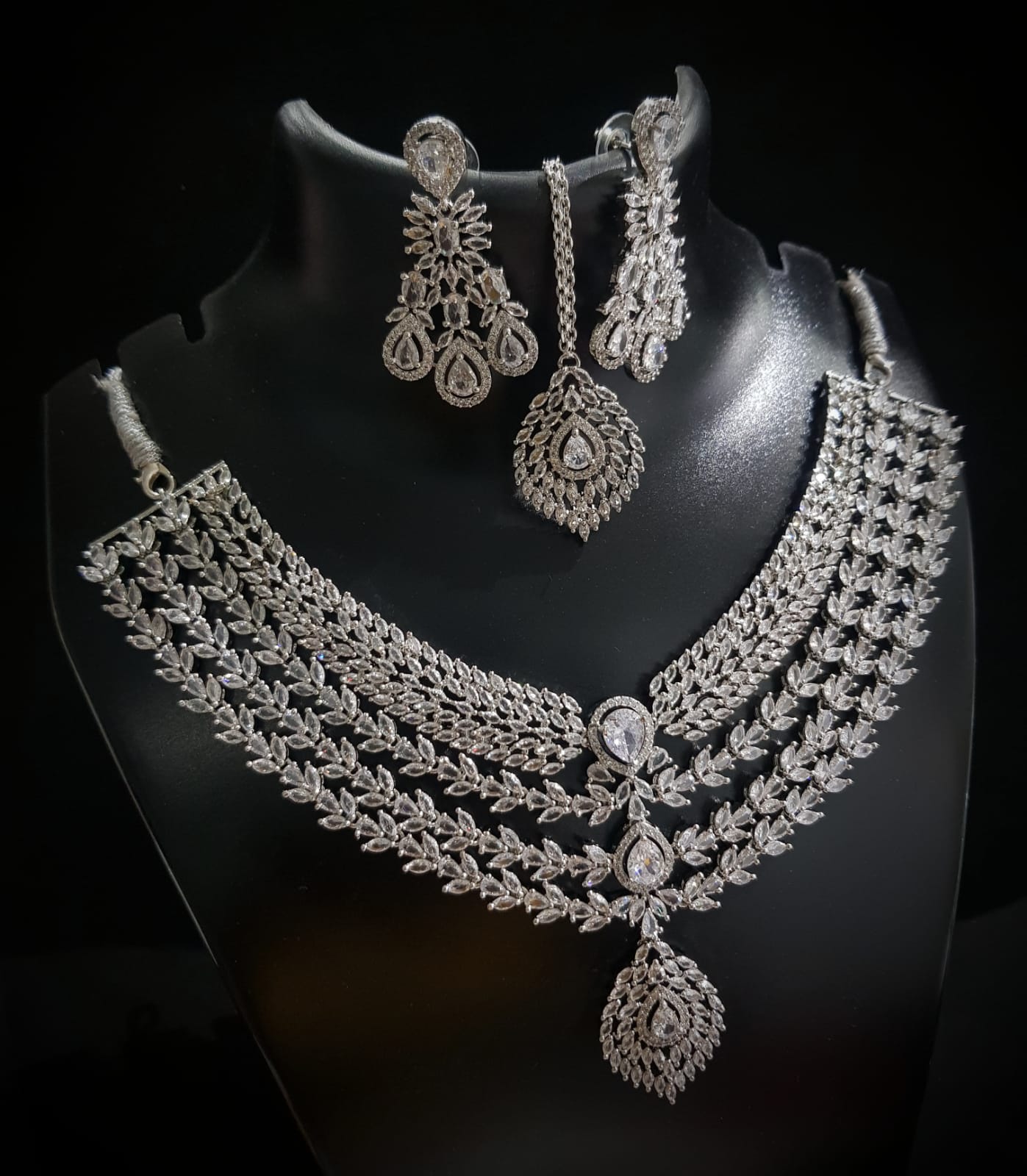 Veshakart Premium Handcrafted American Diamond Necklace Set