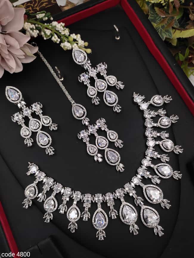 Veshakart Premium Handcrafted American Diamond Necklace Set