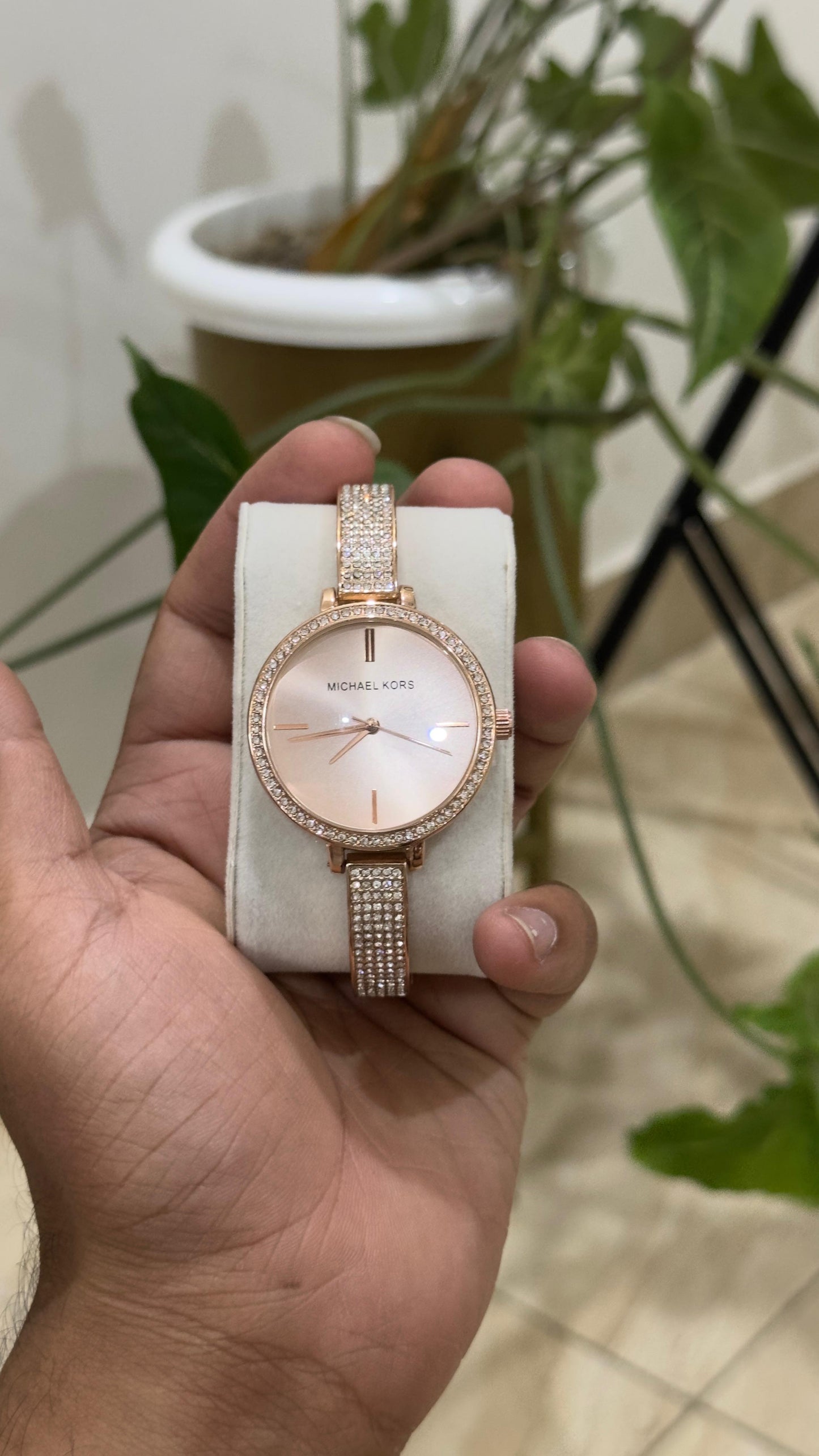 Luxurious Designer Women Watch -  𝐌𝐄𝐆𝐀 𝐒𝐀𝐋𝐄 ( 𝐋𝐈𝐌𝐈𝐓𝐄𝐃 𝐎𝐅𝐅𝐄𝐑)