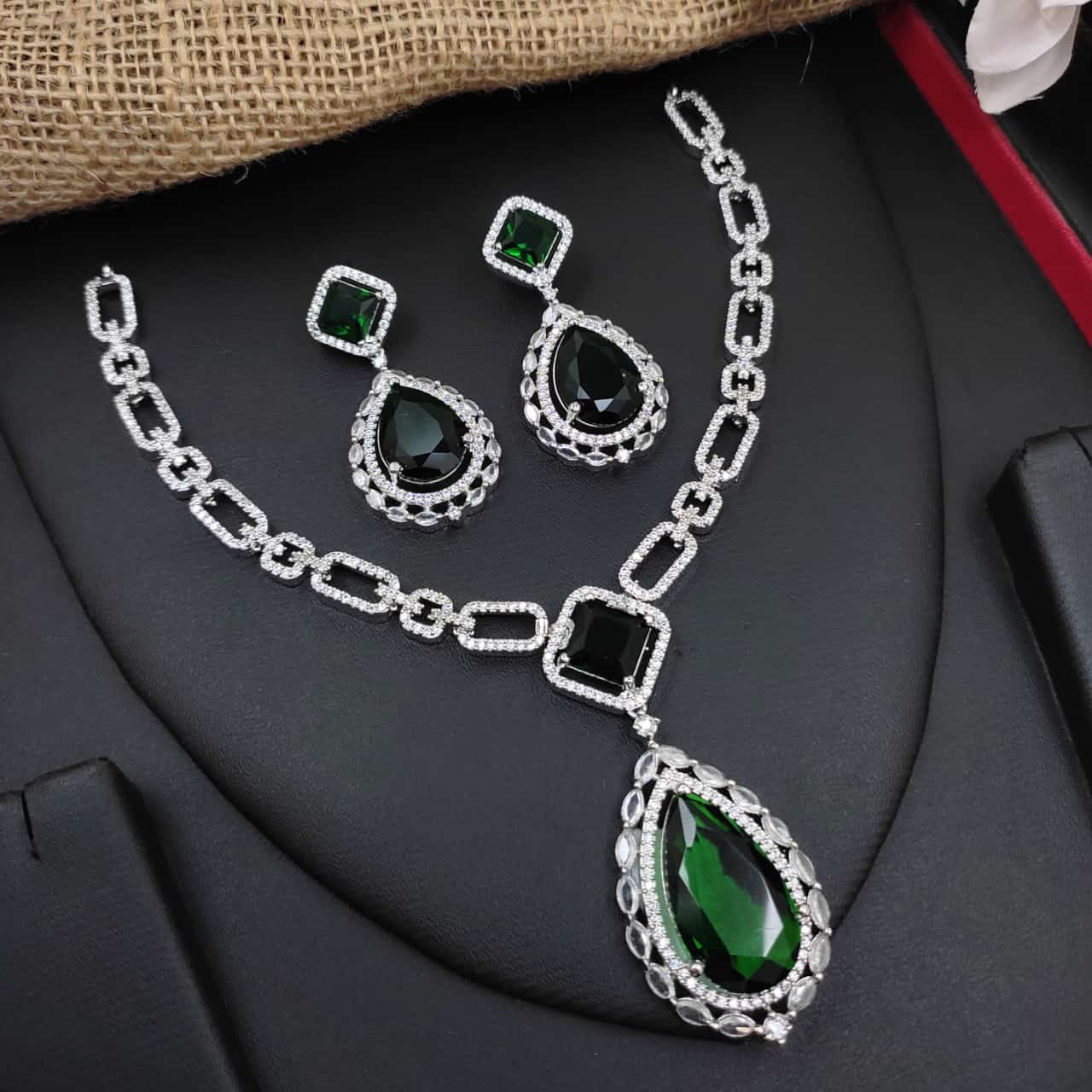 Veshakart Premium Handcrafted American Diamond Necklace Set