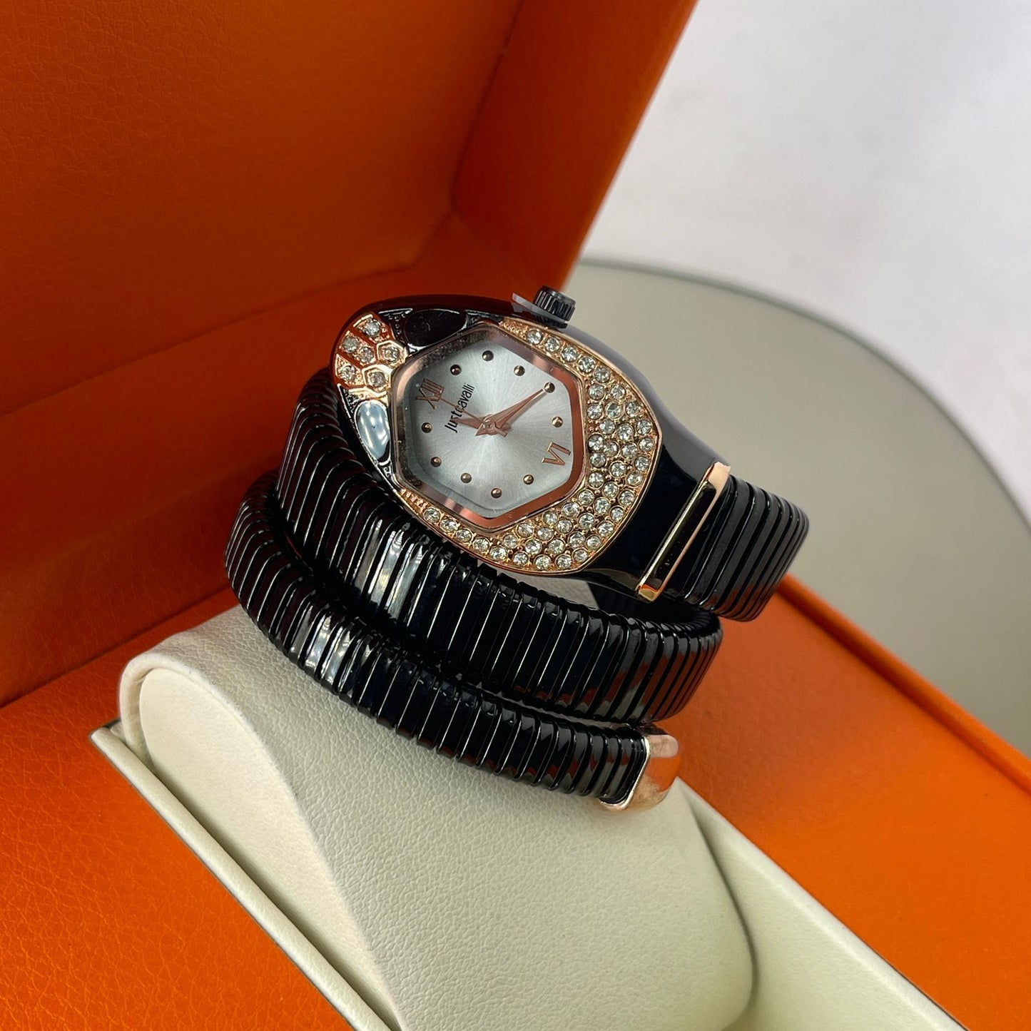 Luxurious Designer Women Watch - 𝐌𝐄𝐆𝐀 𝐒𝐀𝐋𝐄 ( 𝐋𝐈𝐌𝐈𝐓𝐄𝐃 𝐎𝐅𝐅𝐄𝐑)