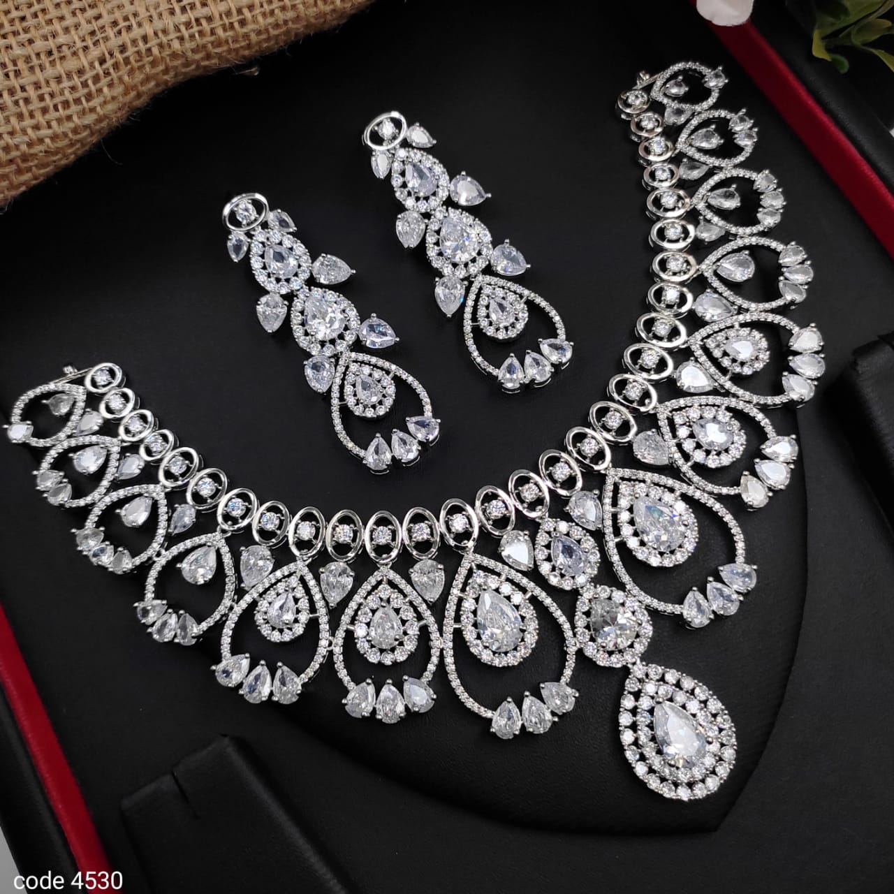 Veshakart Premium Handcrafted American Diamond Necklace Set