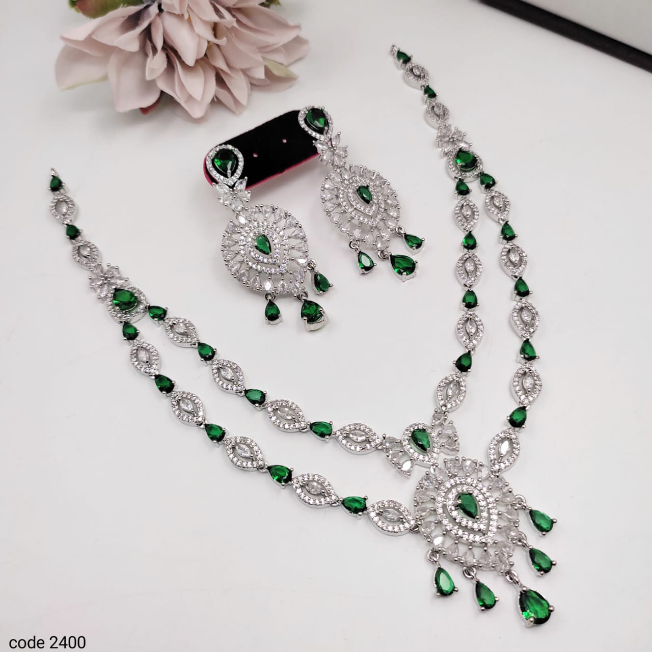 Veshakart Premium Handcrafted American Diamond Necklace Set