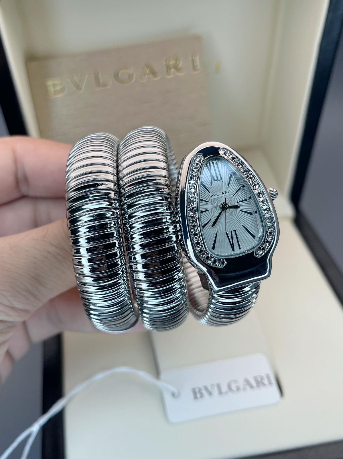 Luxurious Designer Women Watch -  𝐌𝐄𝐆𝐀 𝐒𝐀𝐋𝐄 ( 𝐋𝐈𝐌𝐈𝐓𝐄𝐃 𝐎𝐅𝐅𝐄𝐑)