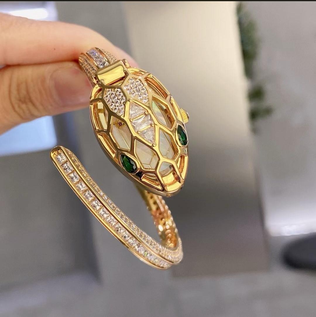 𝐑𝐞𝐬𝐭𝐨𝐜𝐤𝐞𝐝 𝐀𝐠𝐚𝐢𝐧 𝐁𝐞𝐜𝐚𝐮𝐬𝐞 𝐨𝐟 𝐇𝐢𝐠𝐡 𝐃𝐞𝐦𝐚𝐧𝐝-Luxurious Designer Women Watch -  𝐌𝐄𝐆𝐀 𝐒𝐀𝐋𝐄 ( 𝐋𝐈𝐌𝐈𝐓𝐄𝐃 𝐎𝐅𝐅𝐄𝐑)