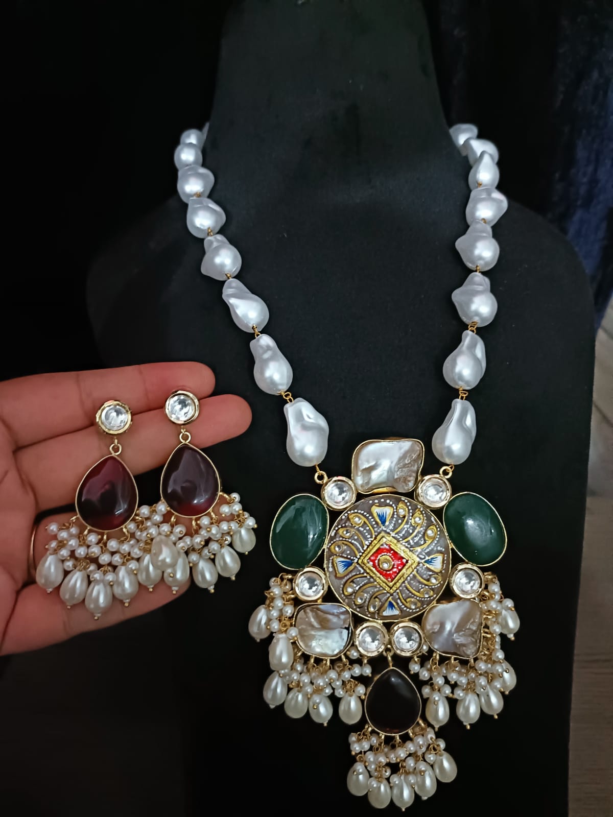 Veshakart Handcrafted Shell pearls mala with hand-painted Tanjore pendant and Monolisa stones