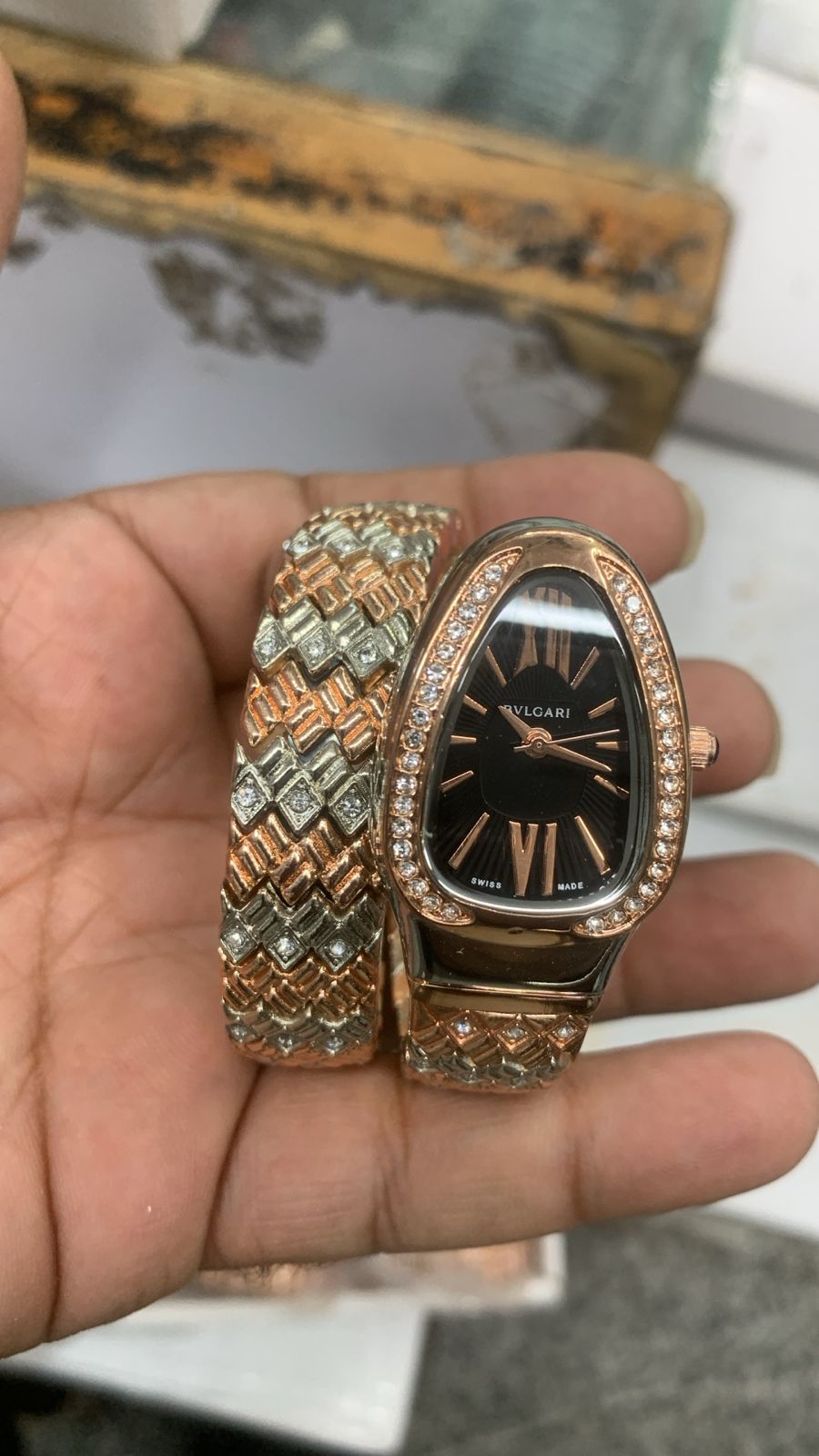 Luxurious Designer Women Watch - 𝐌𝐄𝐆𝐀 𝐒𝐀𝐋𝐄 ( 𝐋𝐈𝐌𝐈𝐓𝐄𝐃 𝐎𝐅𝐅𝐄𝐑)