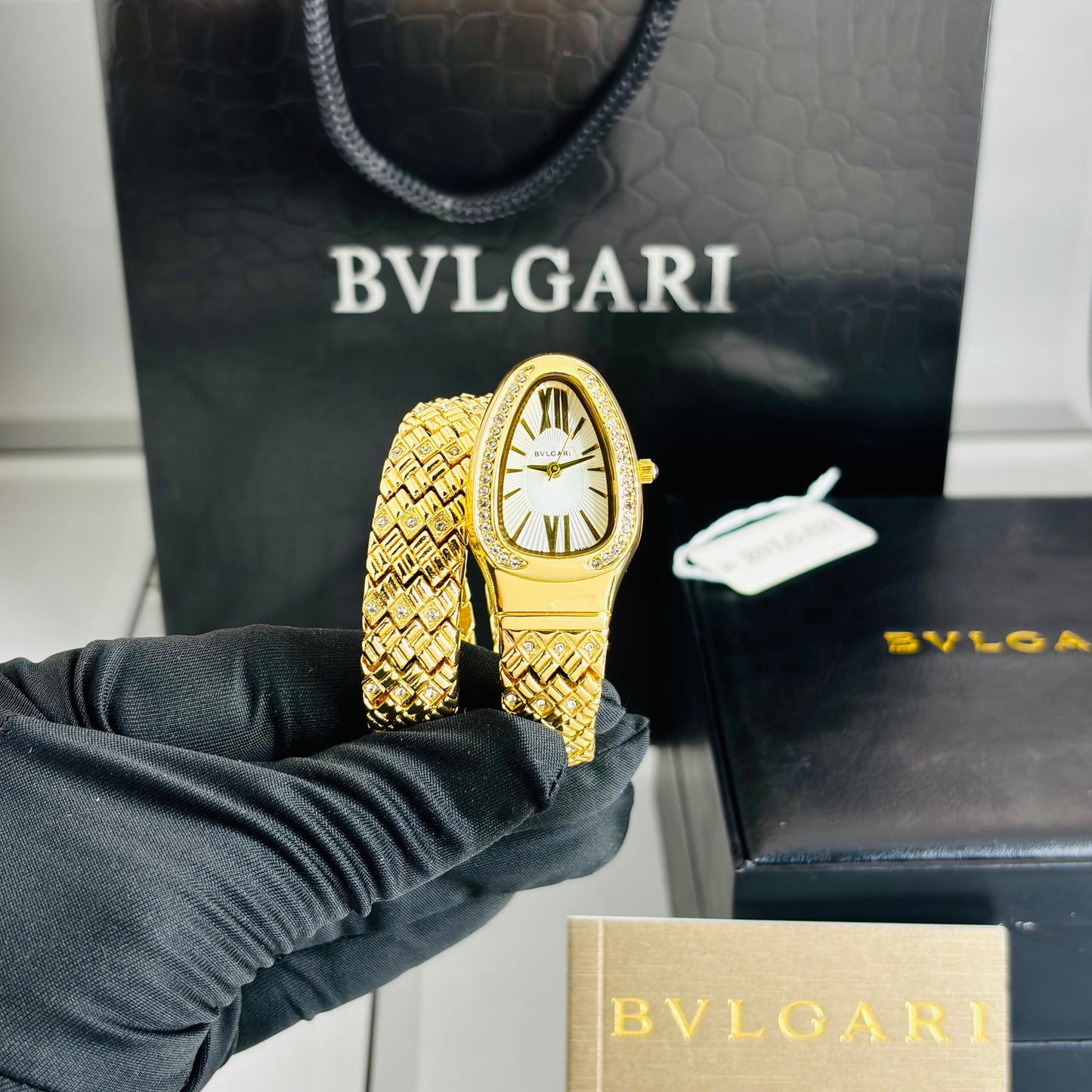 Luxurious Designer Women Watch - 𝐌𝐄𝐆𝐀 𝐒𝐀𝐋𝐄 ( 𝐋𝐈𝐌𝐈𝐓𝐄𝐃 𝐎𝐅𝐅𝐄𝐑)