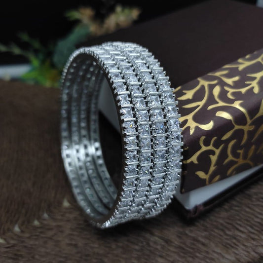 4 PIECE PREMIUM QUALITY AMERICAN DIAMOND BANGLES